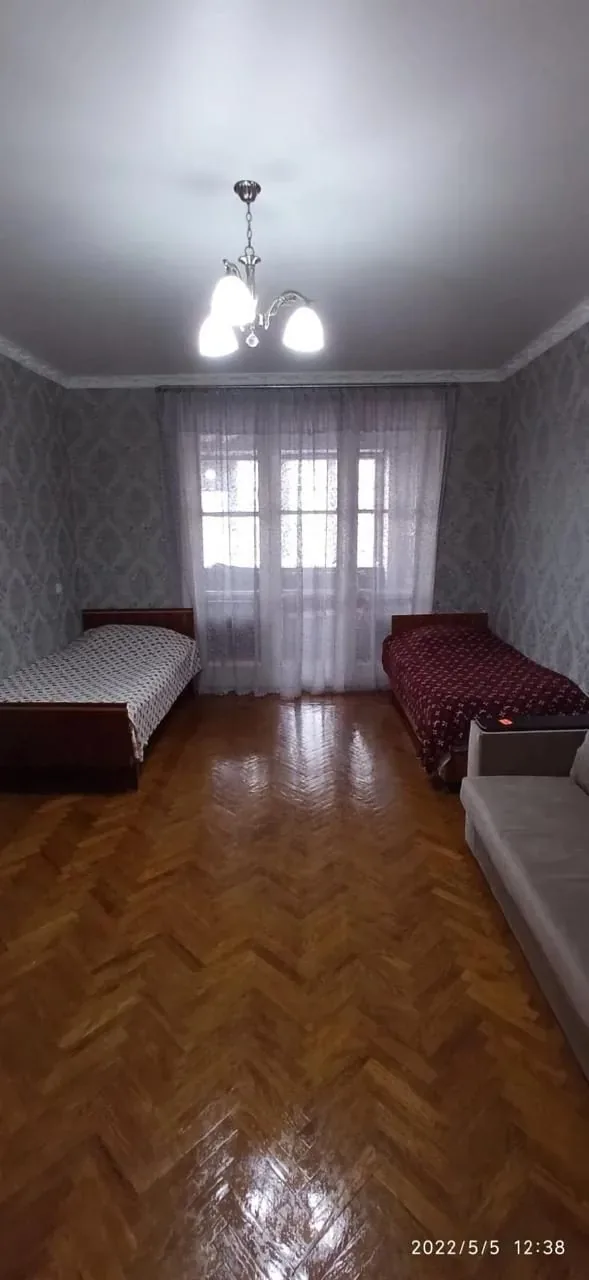 Двухкомнатная квартира в Сухуме. 150 м до моря